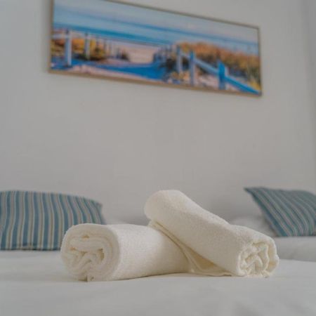 Calabahia Beach Cala Del Moral 林孔-德拉维多利亚 外观 照片