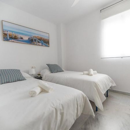 Calabahia Beach Cala Del Moral 林孔-德拉维多利亚 外观 照片